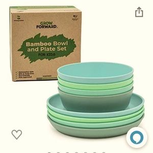 Like new set toddler bowls and plates